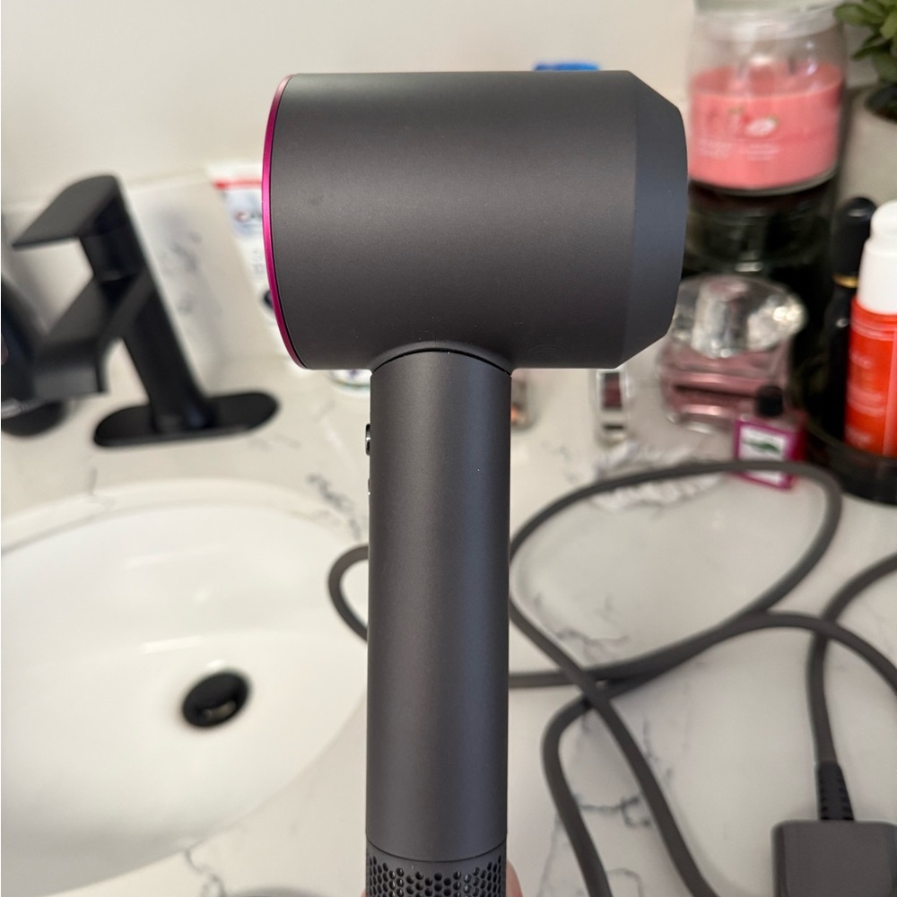 First-generation Dyson Supersonic™ hair dryer (Iron/Fuchsia)